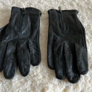 Hatch Leather unlined Gloves size small.